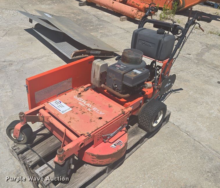 image for item EF1702 Ariens Gravely Pro 32 lawn mower