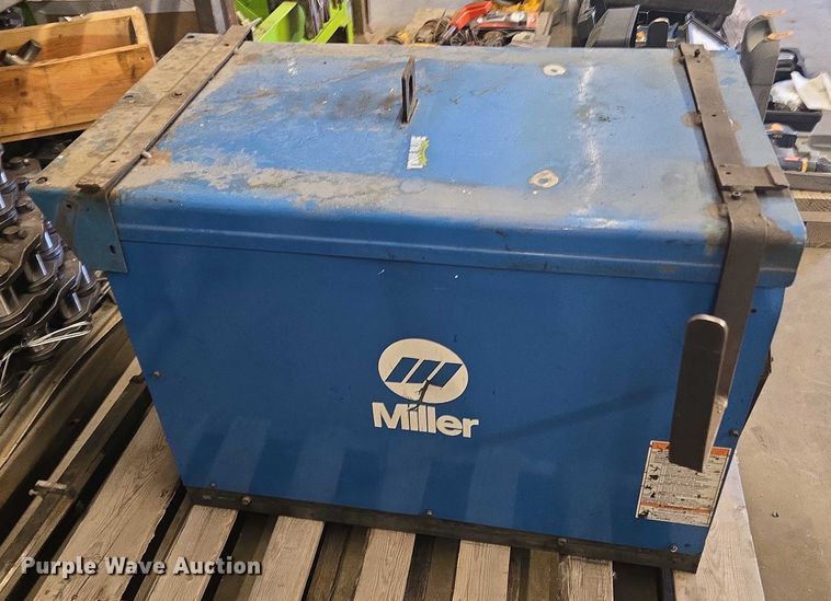 image for item EF1717 Miller Deltaweld 452 welder/generator