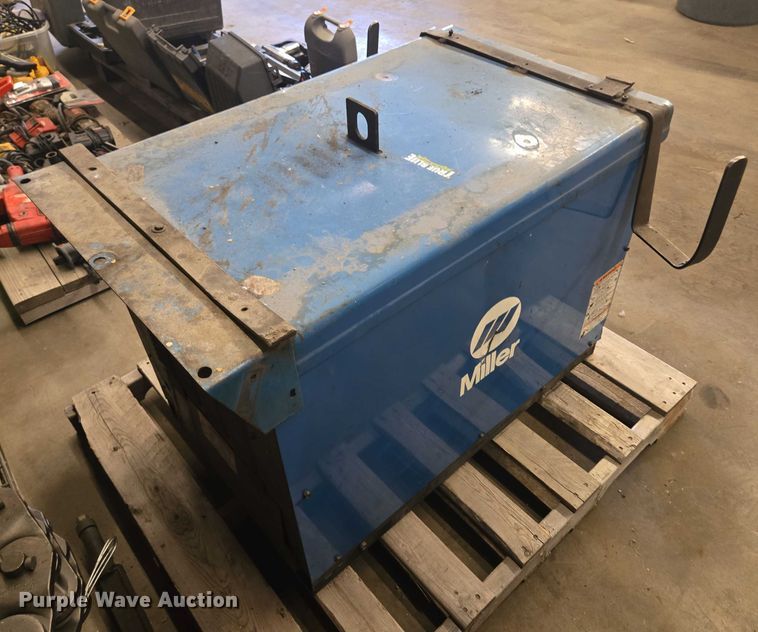 image for item EF1717 Miller Deltaweld 452 welder/generator