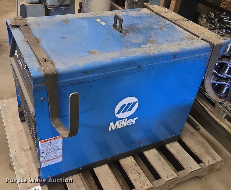 image for item EF1717 Miller Deltaweld 452 welder/generator