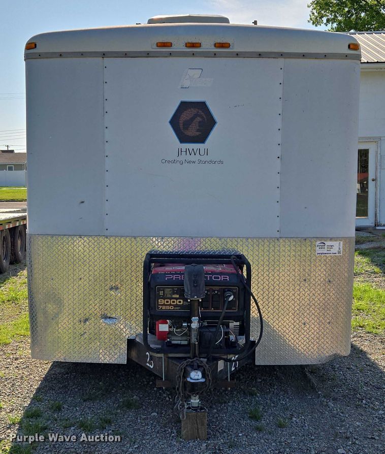 image for item EF1774 1996 P L818TA2 enclosed cargo trailer