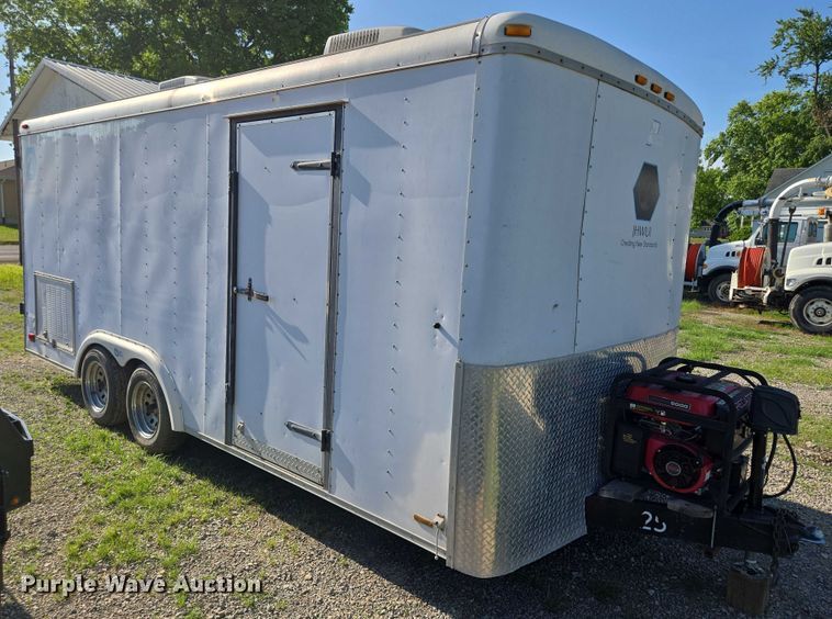 image for item EF1774 1996 P L818TA2 enclosed cargo trailer