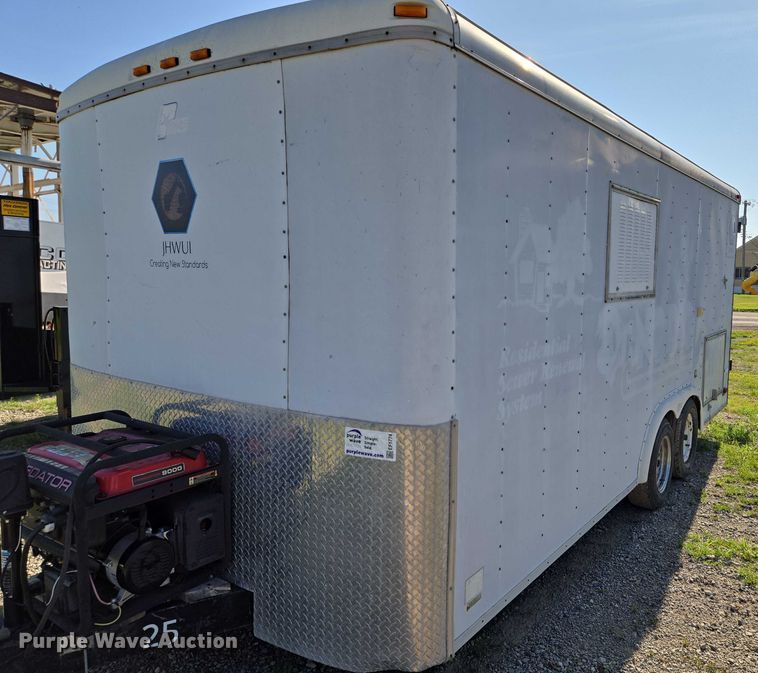 image for item EF1774 1996 P L818TA2 enclosed cargo trailer