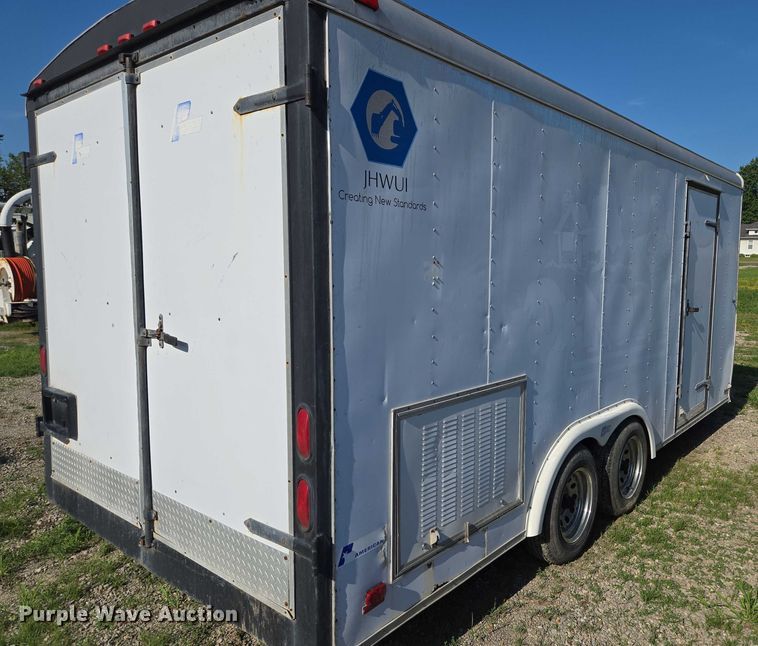 image for item EF1774 1996 P L818TA2 enclosed cargo trailer