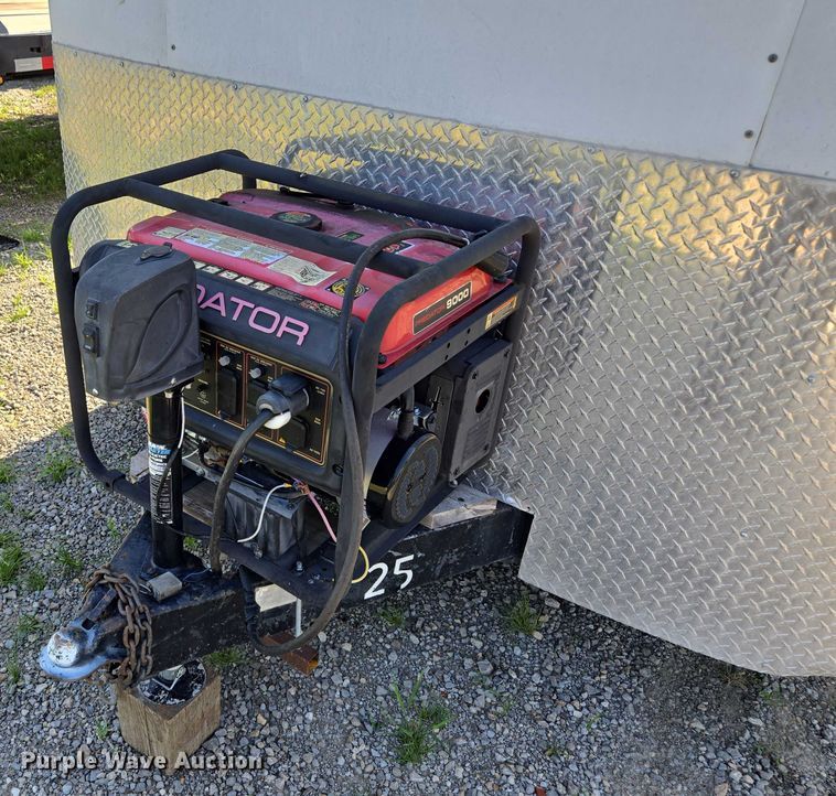 image for item EF1774 1996 P L818TA2 enclosed cargo trailer