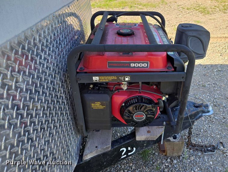 image for item EF1774 1996 P L818TA2 enclosed cargo trailer