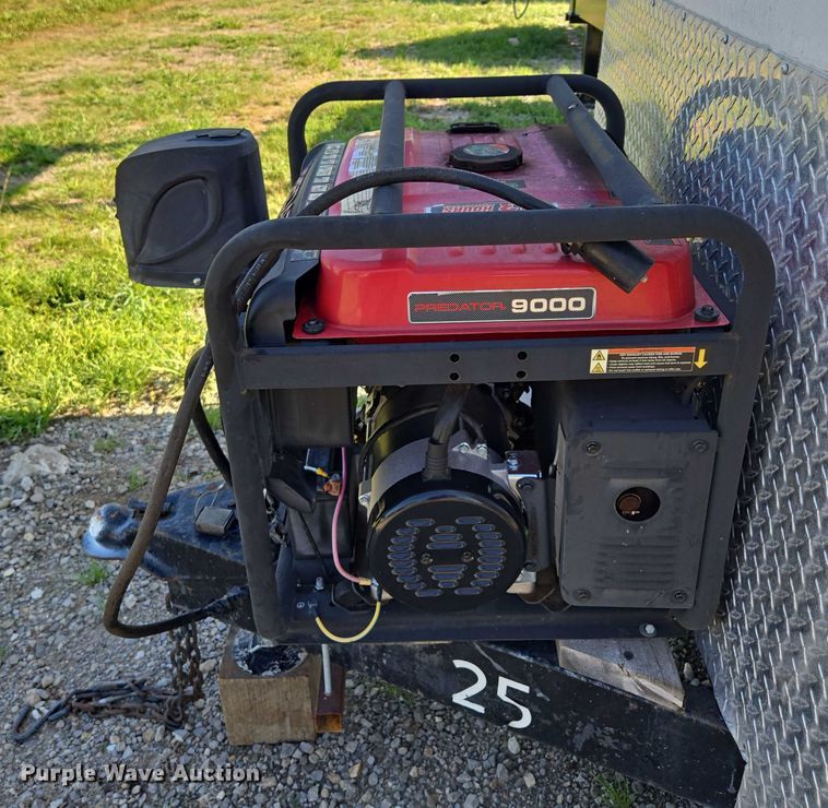 image for item EF1774 1996 P L818TA2 enclosed cargo trailer