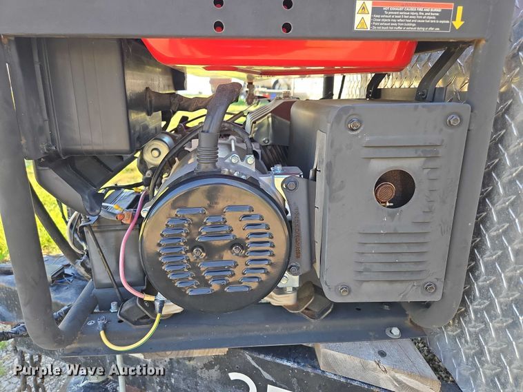 image for item EF1774 1996 P L818TA2 enclosed cargo trailer