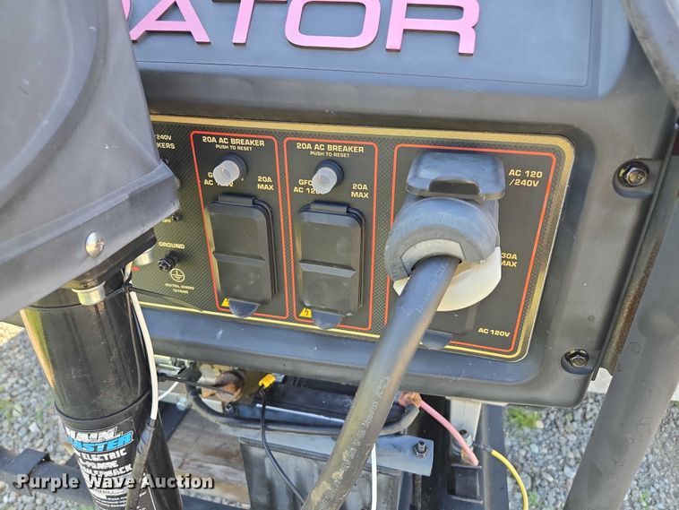 image for item EF1774 1996 P L818TA2 enclosed cargo trailer