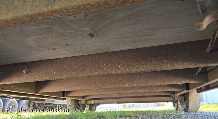 image for item EF1774 1996 P L818TA2 enclosed cargo trailer