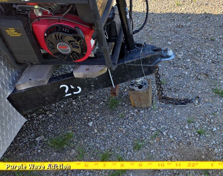 image for item EF1774 1996 P L818TA2 enclosed cargo trailer