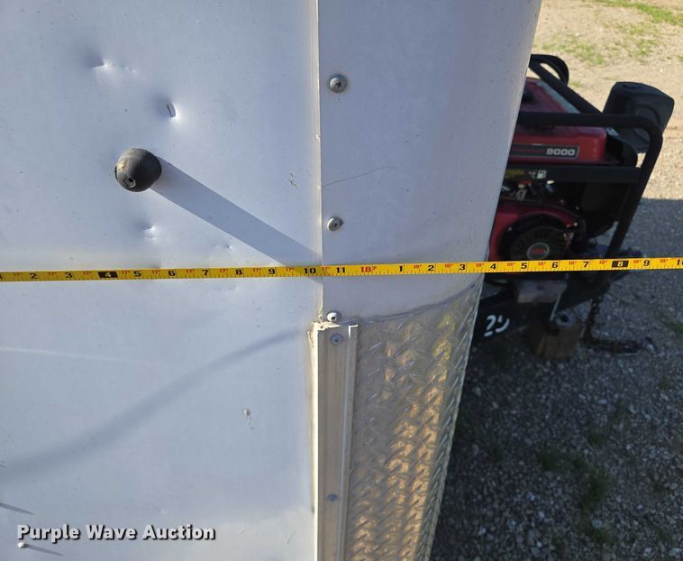 image for item EF1774 1996 P L818TA2 enclosed cargo trailer