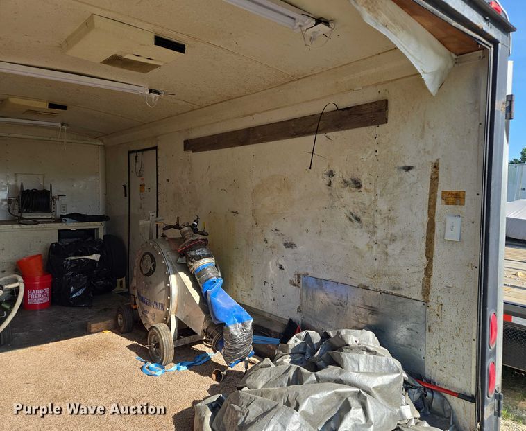 image for item EF1774 1996 P L818TA2 enclosed cargo trailer