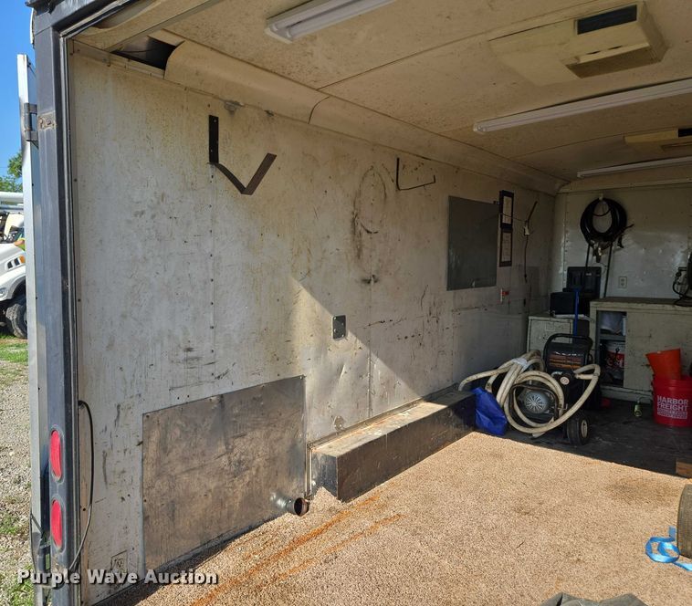 image for item EF1774 1996 P L818TA2 enclosed cargo trailer