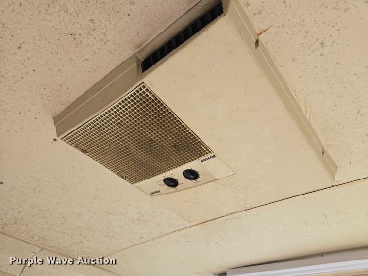 image for item EF1774 1996 P L818TA2 enclosed cargo trailer