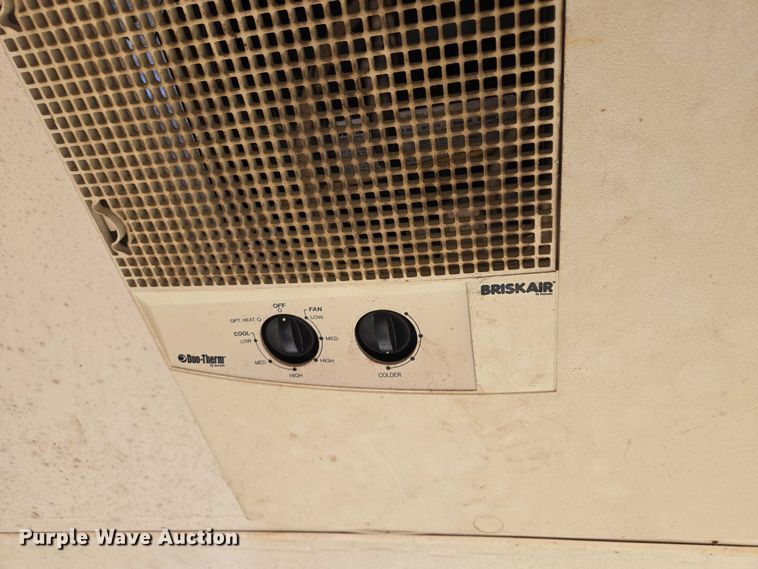 image for item EF1774 1996 P L818TA2 enclosed cargo trailer