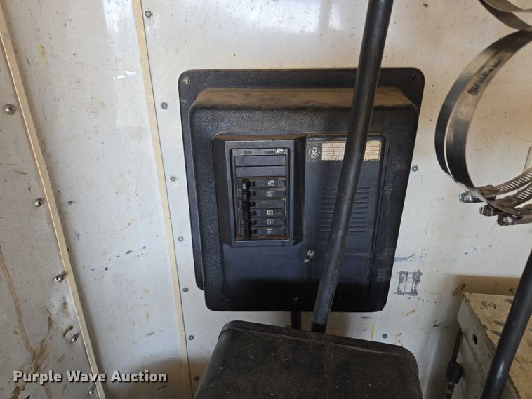 image for item EF1774 1996 P L818TA2 enclosed cargo trailer