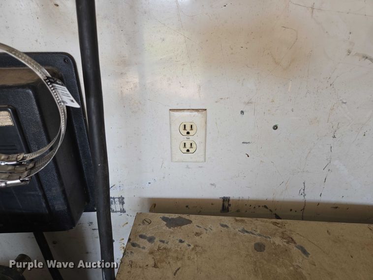 image for item EF1774 1996 P L818TA2 enclosed cargo trailer