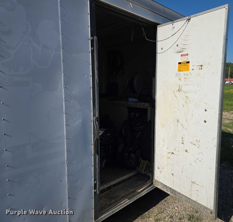 image for item EF1774 1996 P L818TA2 enclosed cargo trailer
