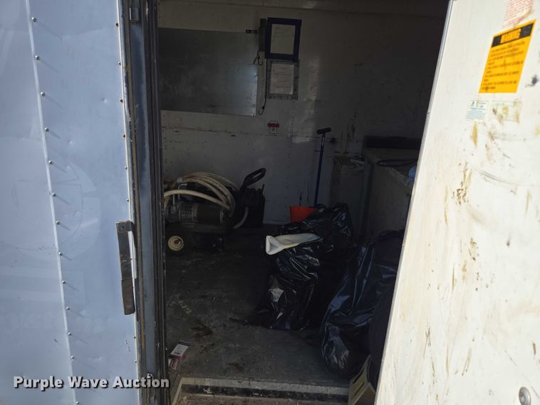 image for item EF1774 1996 P L818TA2 enclosed cargo trailer