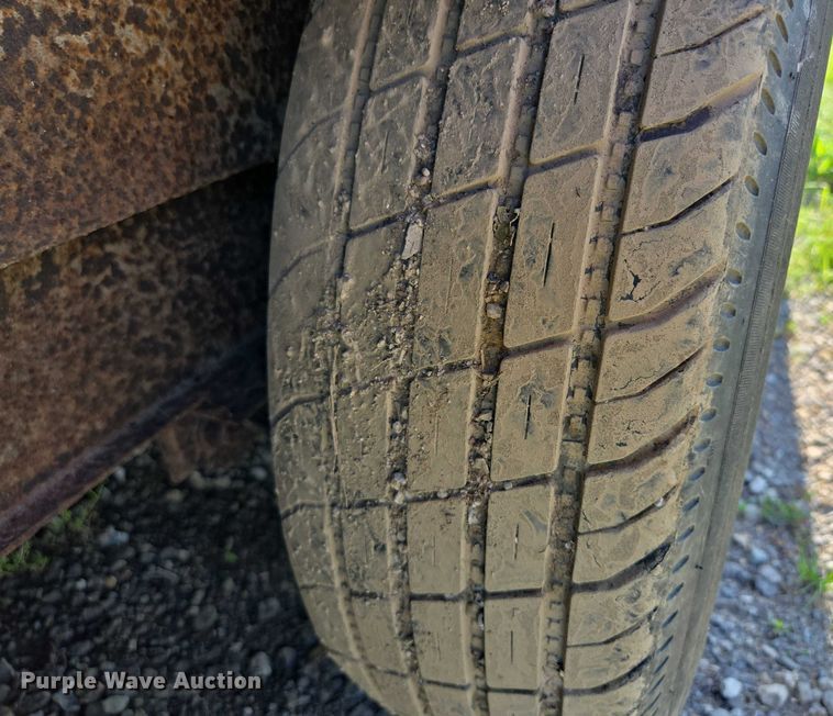 image for item EF1774 1996 P L818TA2 enclosed cargo trailer