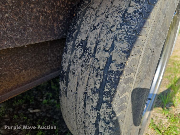 image for item EF1774 1996 P L818TA2 enclosed cargo trailer