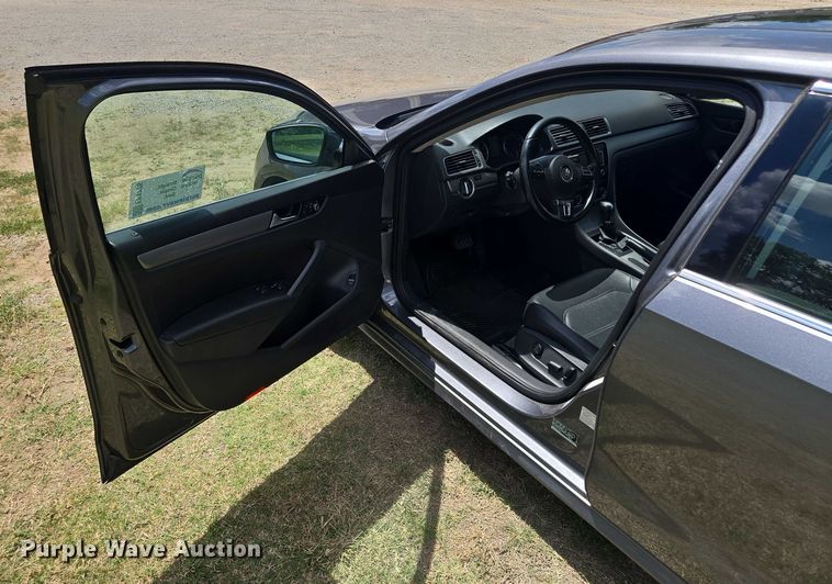 image for item EF1775 2014 Volkswagen Passat TSI SE 