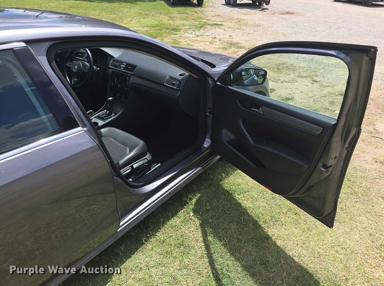 image for item EF1775 2014 Volkswagen Passat TSI SE 