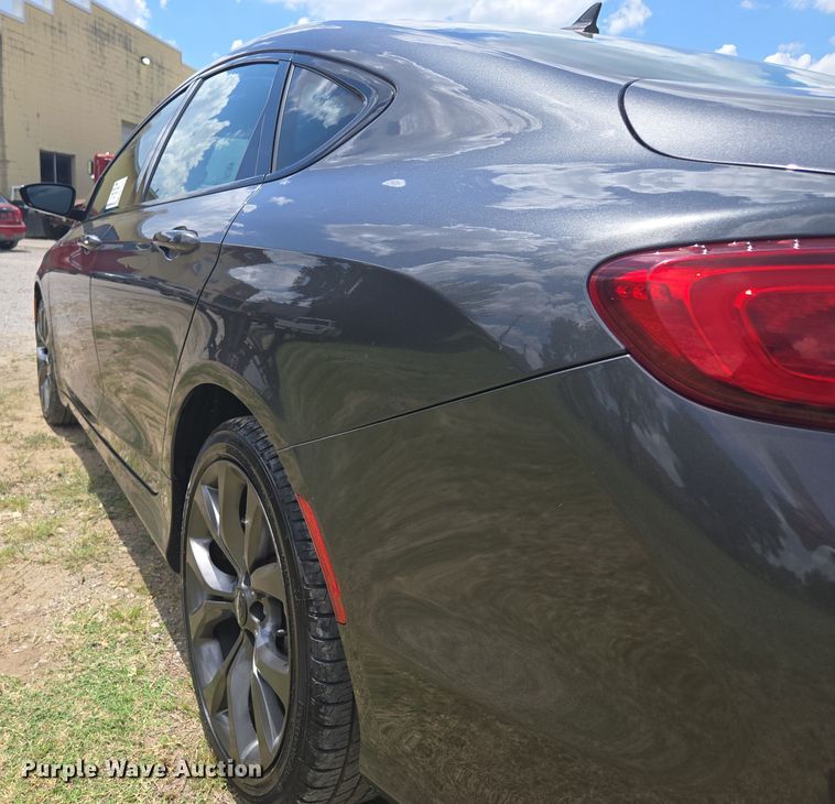 image for item EF1776 2015 Chrysler 200 S 
