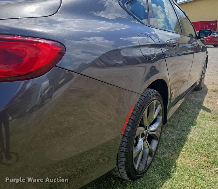 image for item EF1776 2015 Chrysler 200 S 