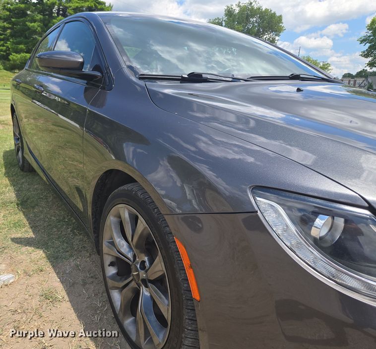 image for item EF1776 2015 Chrysler 200 S 