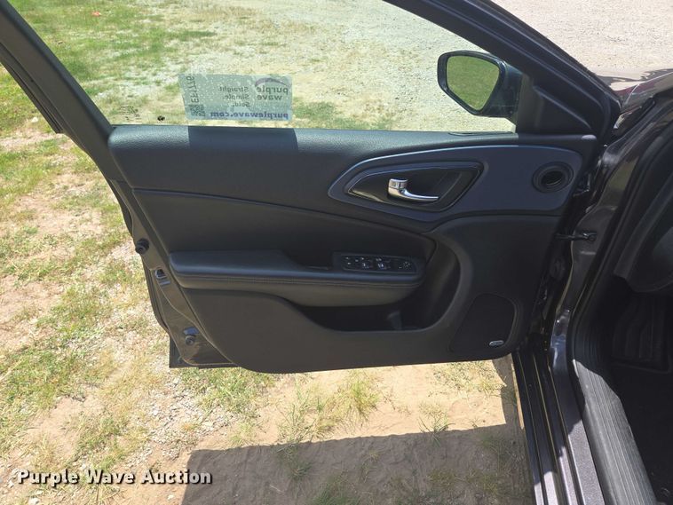 image for item EF1776 2015 Chrysler 200 S 