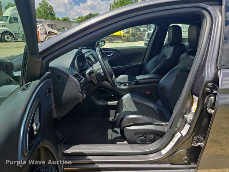 image for item EF1776 2015 Chrysler 200 S 