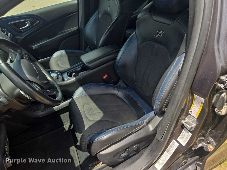 image for item EF1776 2015 Chrysler 200 S 