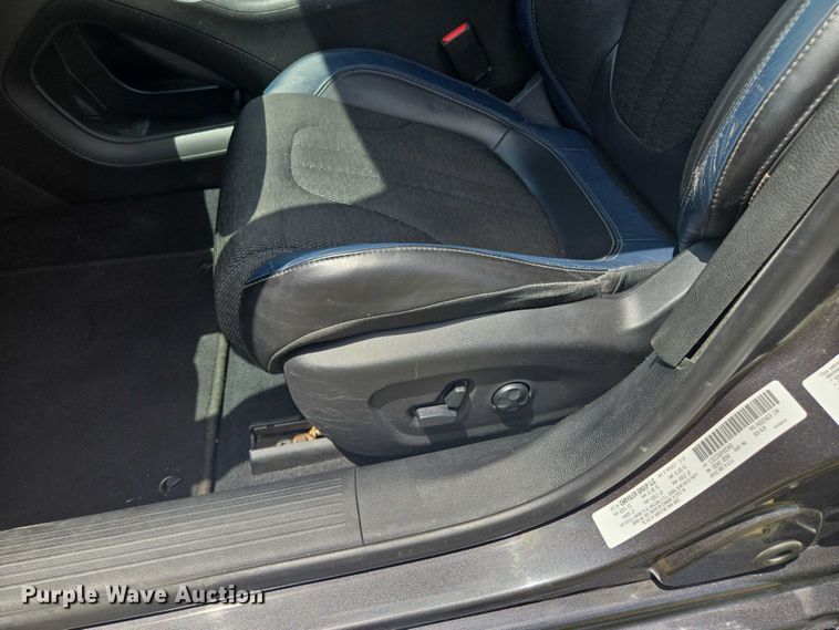 image for item EF1776 2015 Chrysler 200 S 