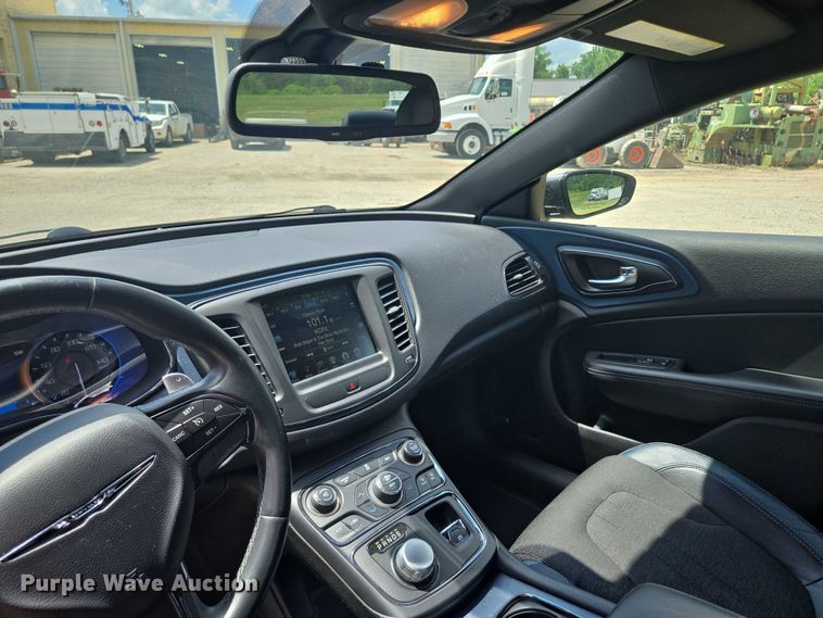 image for item EF1776 2015 Chrysler 200 S 