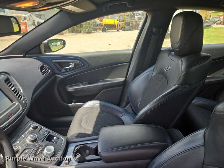 image for item EF1776 2015 Chrysler 200 S 