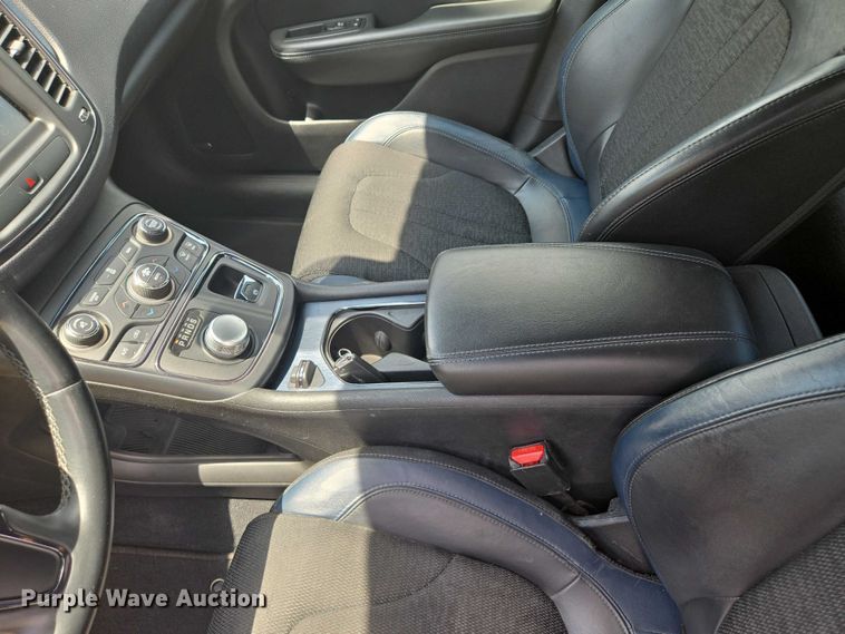 image for item EF1776 2015 Chrysler 200 S 