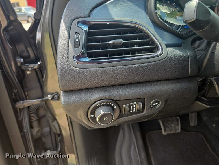 image for item EF1776 2015 Chrysler 200 S 