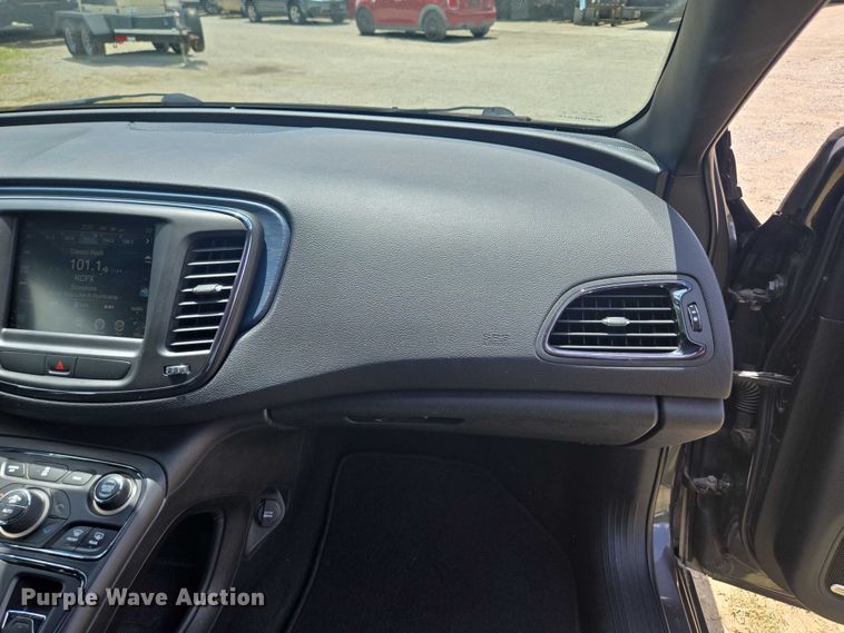 image for item EF1776 2015 Chrysler 200 S 