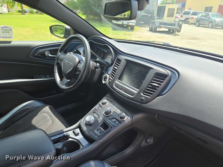 image for item EF1776 2015 Chrysler 200 S 