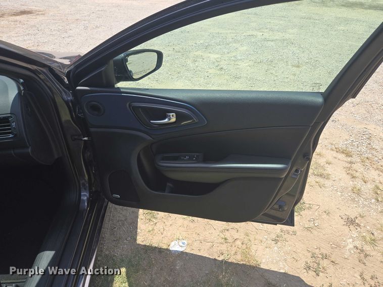 image for item EF1776 2015 Chrysler 200 S 