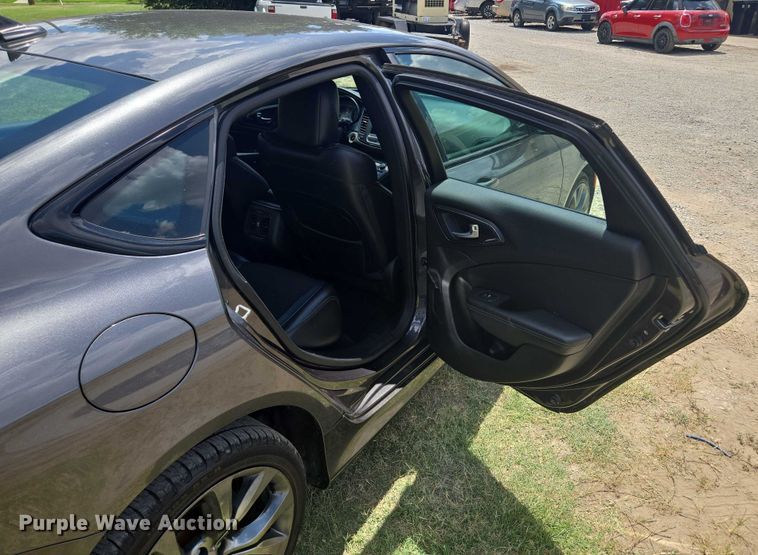 image for item EF1776 2015 Chrysler 200 S 