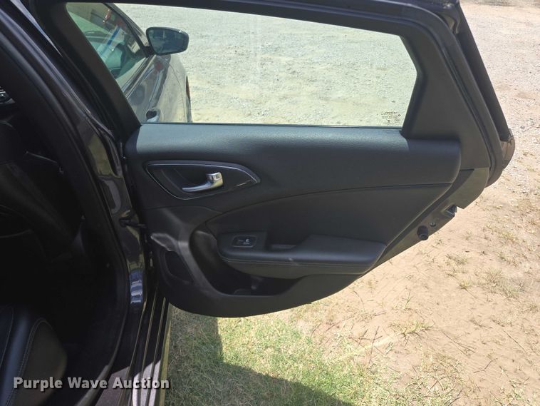 image for item EF1776 2015 Chrysler 200 S 