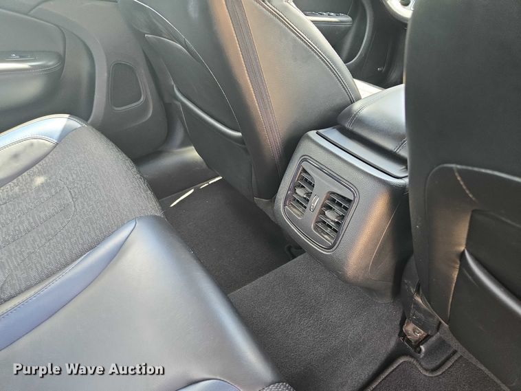 image for item EF1776 2015 Chrysler 200 S 