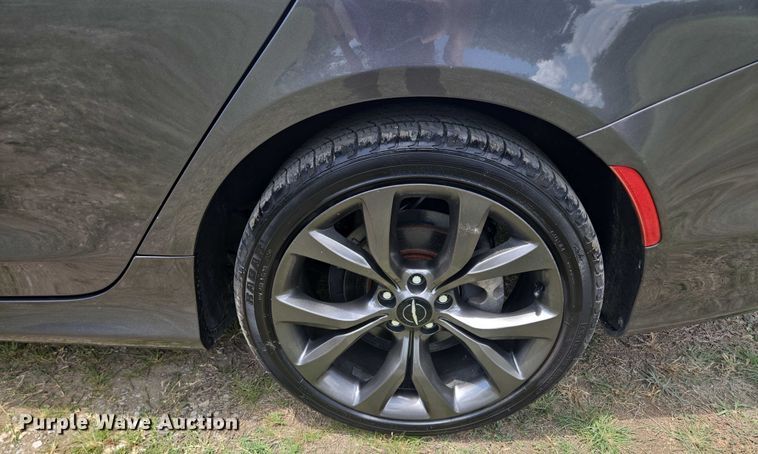 image for item EF1776 2015 Chrysler 200 S 