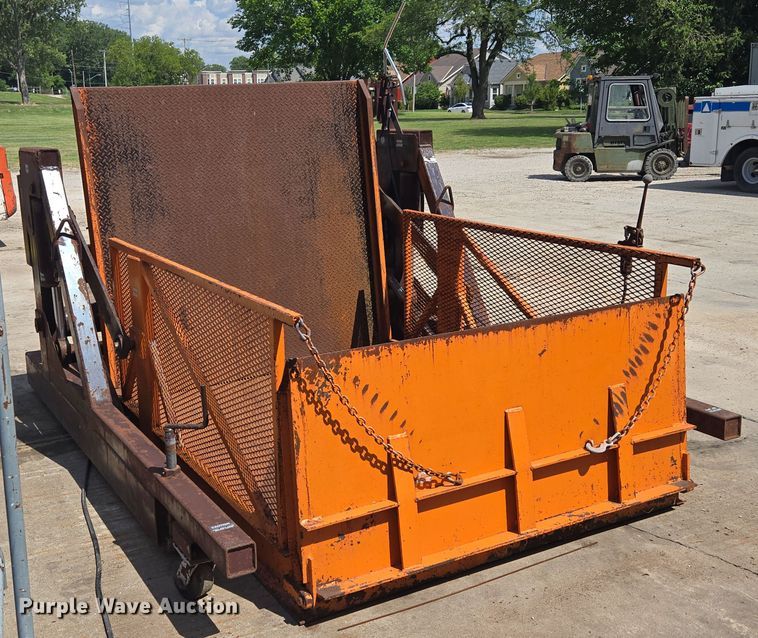 image for item EF1782 Speed Lift SL8000 loading dock