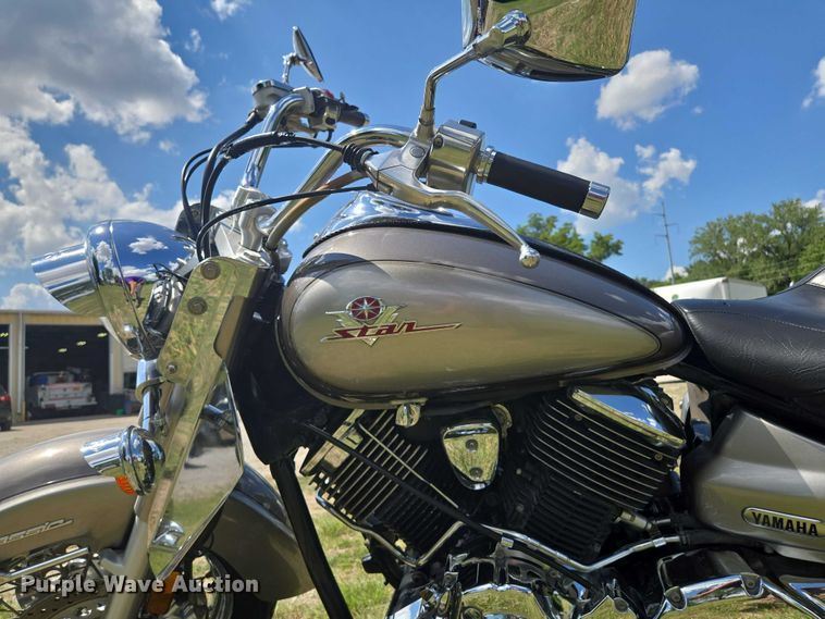 image for item EF1784 2002 Yamaha V Star 1100 motorcycle