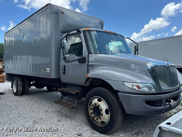 image for item EF2099 2020 International MV607 box truck