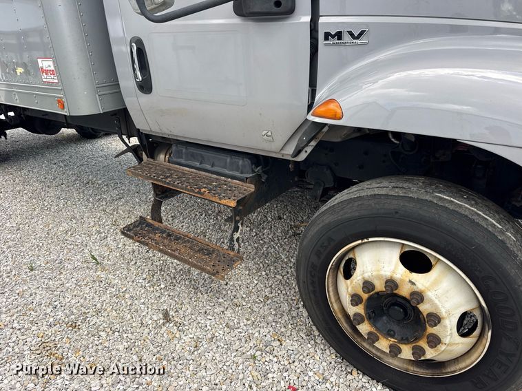image for item EF2099 2020 International MV607 box truck
